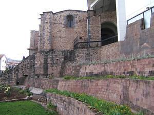 Inka walls, catholic church now on top