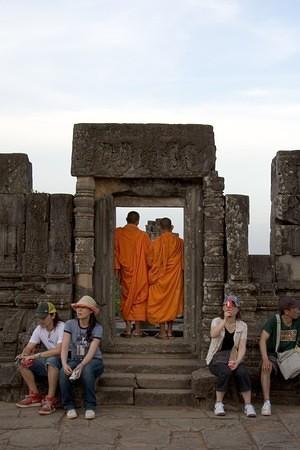 Poser monks